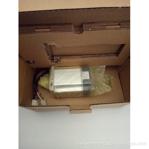 Panasonic Motor MHMD042P1C 400w New in box